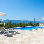 别墅 In Krk With Swimming Pool *