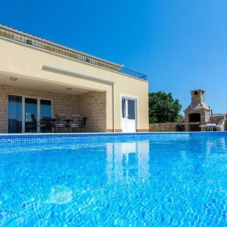 别墅 In Krk With Swimming Pool